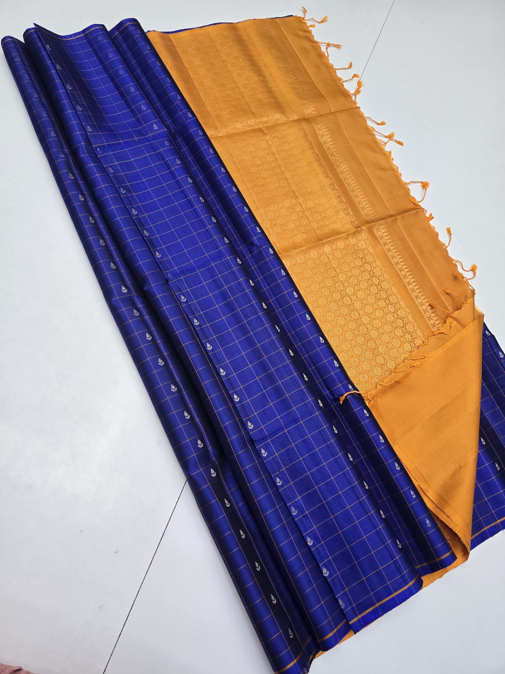 Handloom Pure Soft Silk Checked Sarees