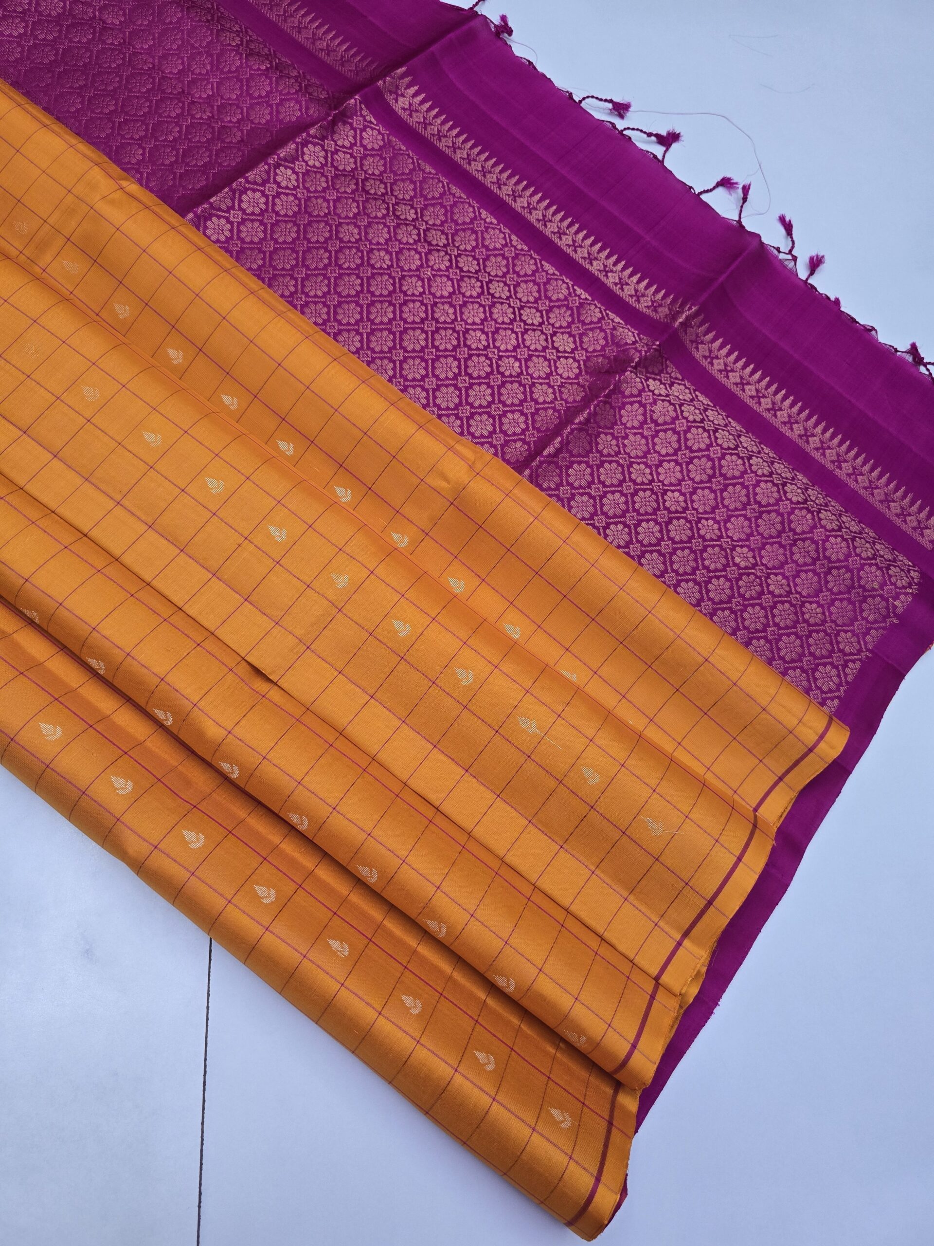 Handloom Pure Soft Silk Checked Sarees