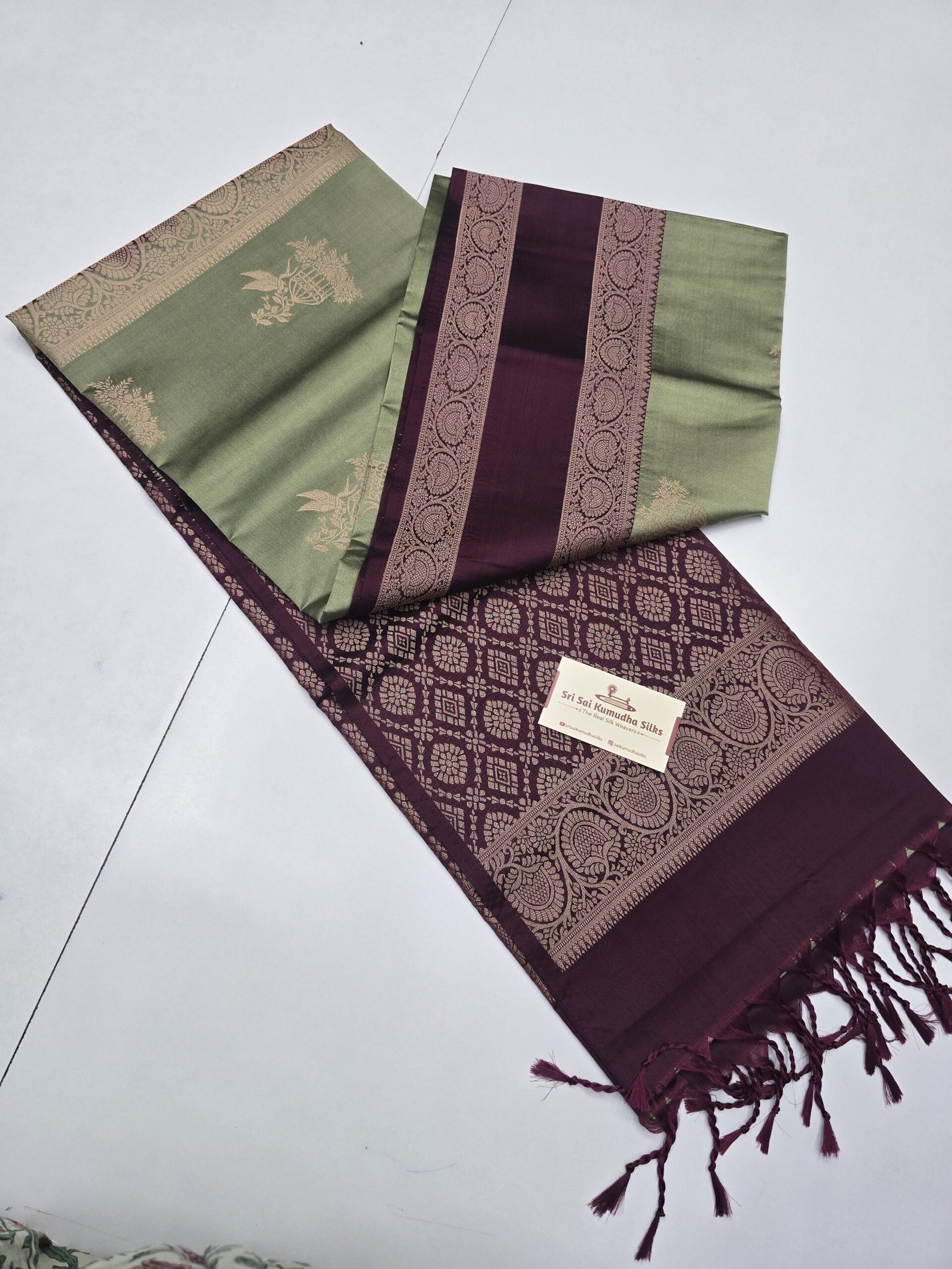 Kanchi Rettapet Border Semi Soft Silk Sarees