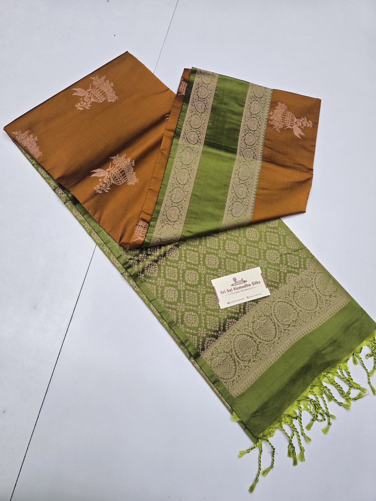 Kanchi Rettapet Border Semi Soft Silk Sarees