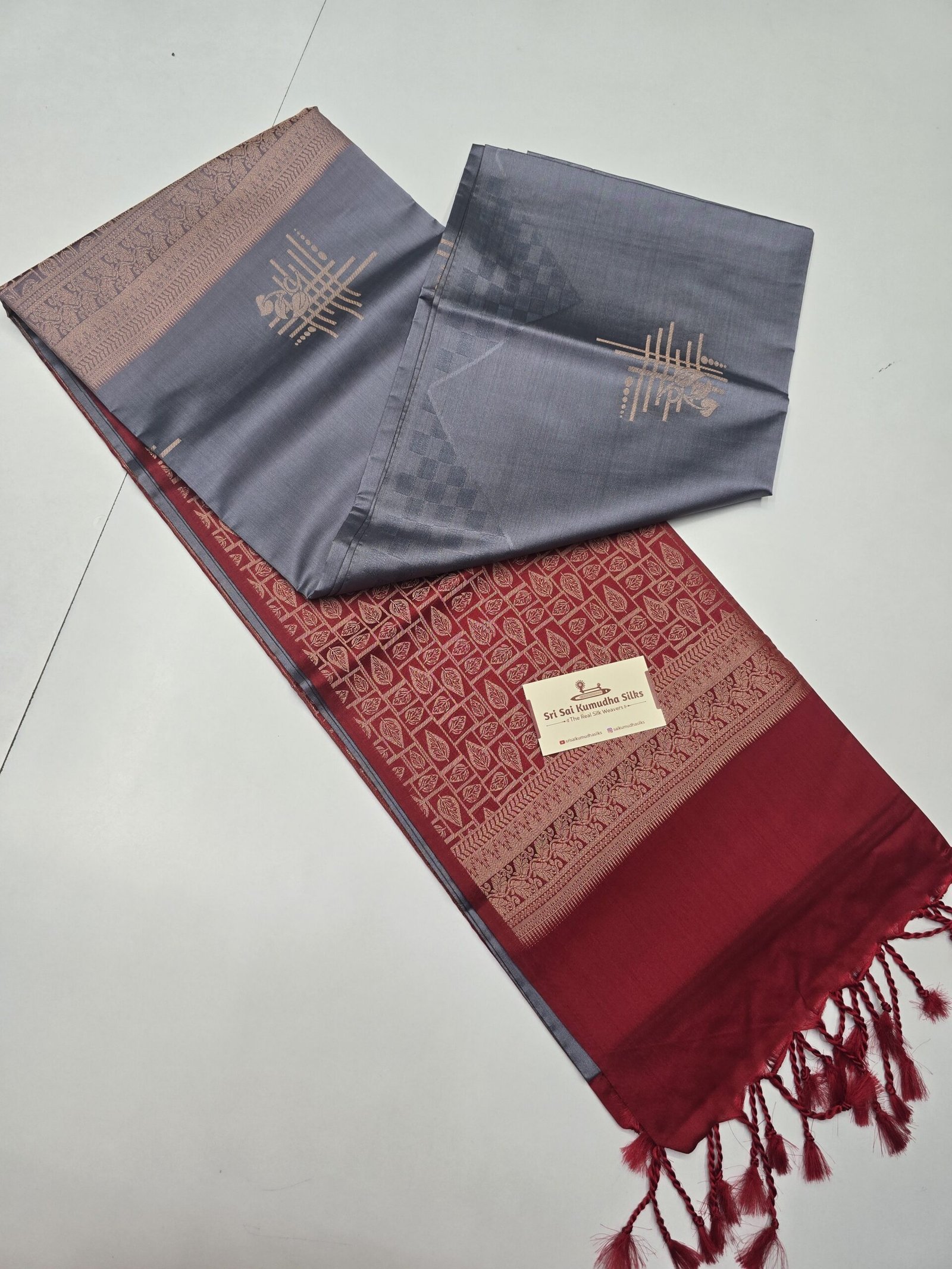 Kanchu Border Embossed Weaving Semi Soft Silk Sarees